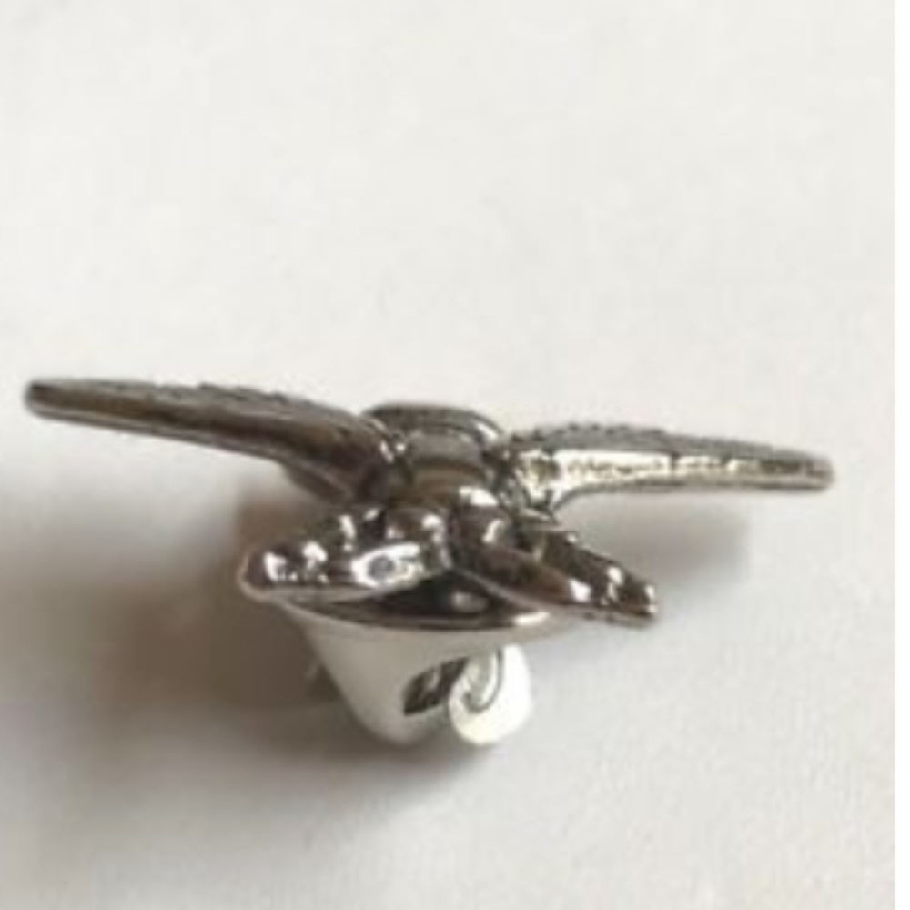 Silver Bumble Bee Pin Brooch Tie Tac Lapel Bea - Picture 5 of 8